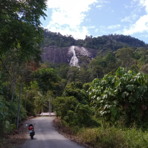Entrance to Stong Hill Resort and Jellawan waterfall
