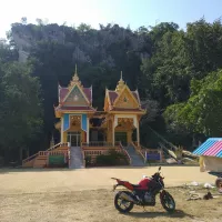  Wat Phra Thaeng Sila Rak Temple